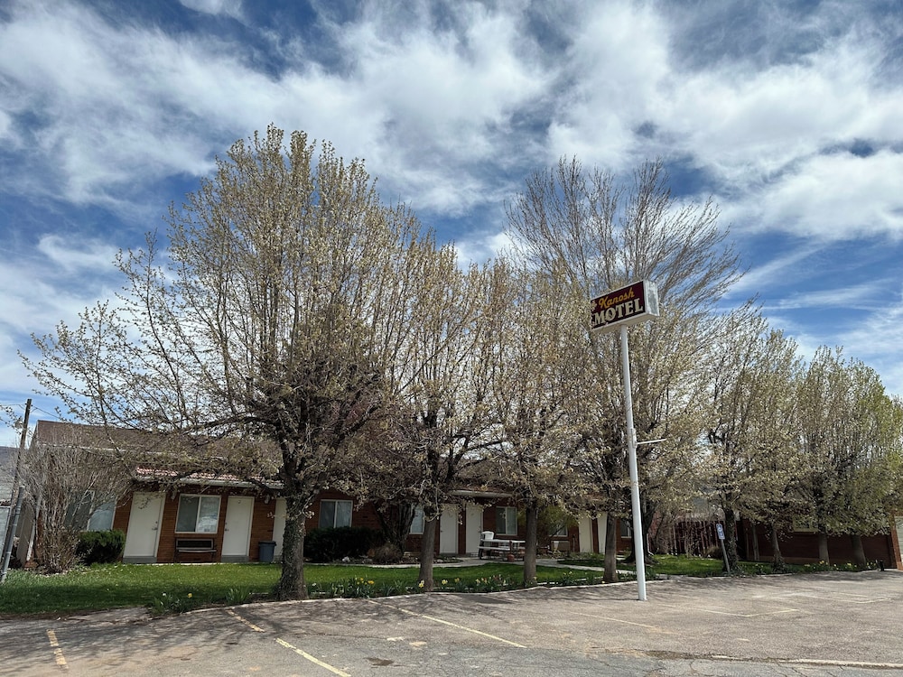 Kanosh Motel view 5