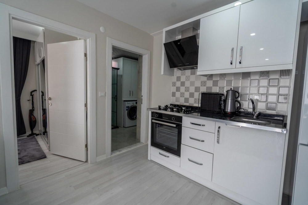 Apartment With Balcony Close to Beach in Muratpasa
