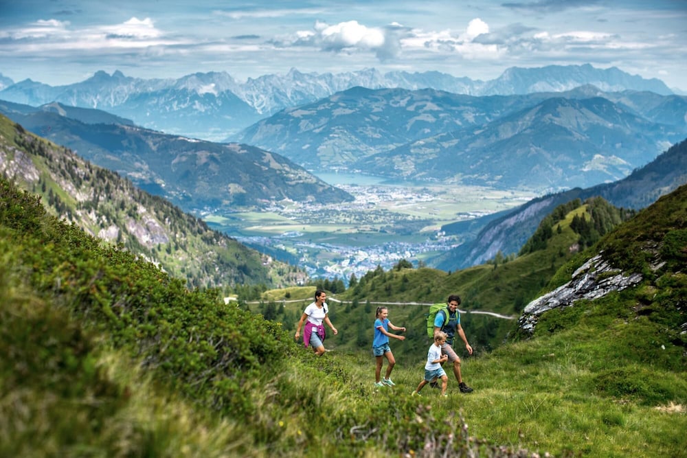 Superb Alpine Lodges Zell am See 6-8pax