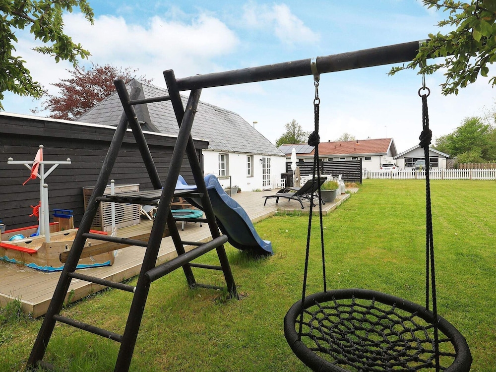 Idyllic Beach Retreat in Albaek view 3