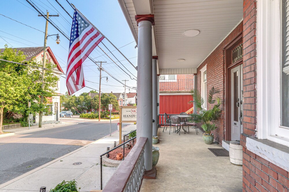 1 Mi to Dtwn Cumberland: Historic Apt w/ Patio!