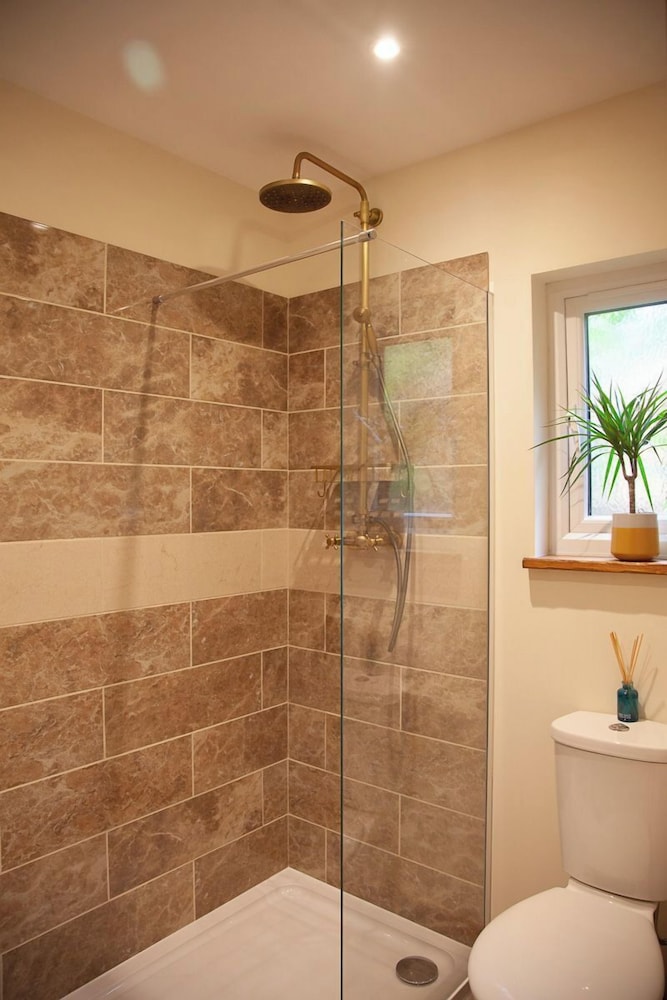 Hayne Barn Estate - Private Estate : 6 Eco Lodges - 1 Studio