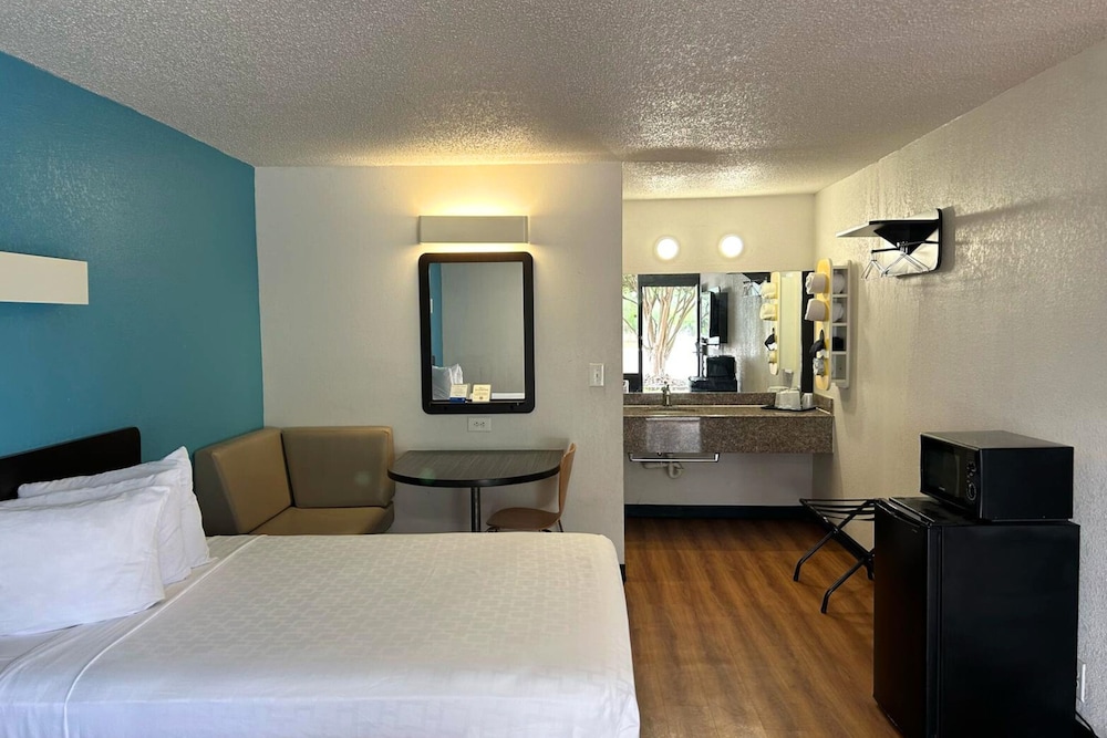 Americas Best Value Inn Beeville
