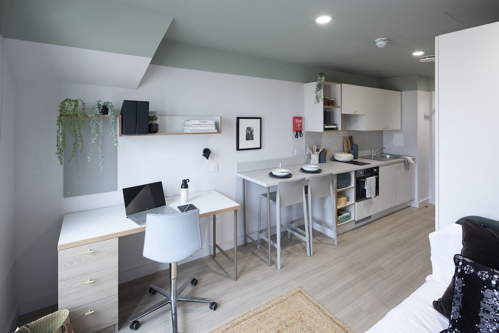 Modern Studios with Kitchen & Ensuite