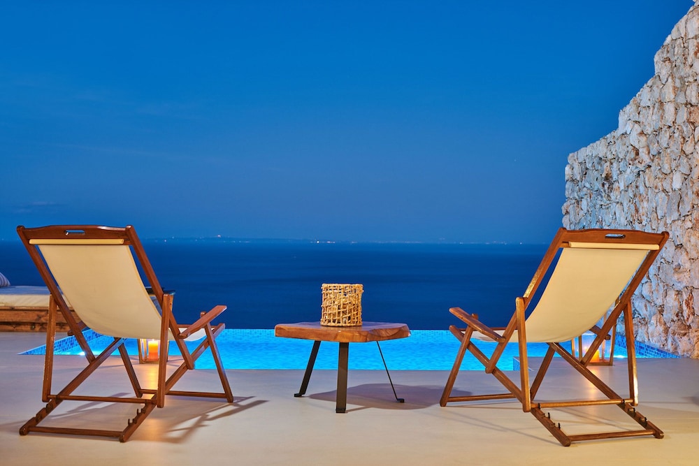 Emerald Villas & Suites
