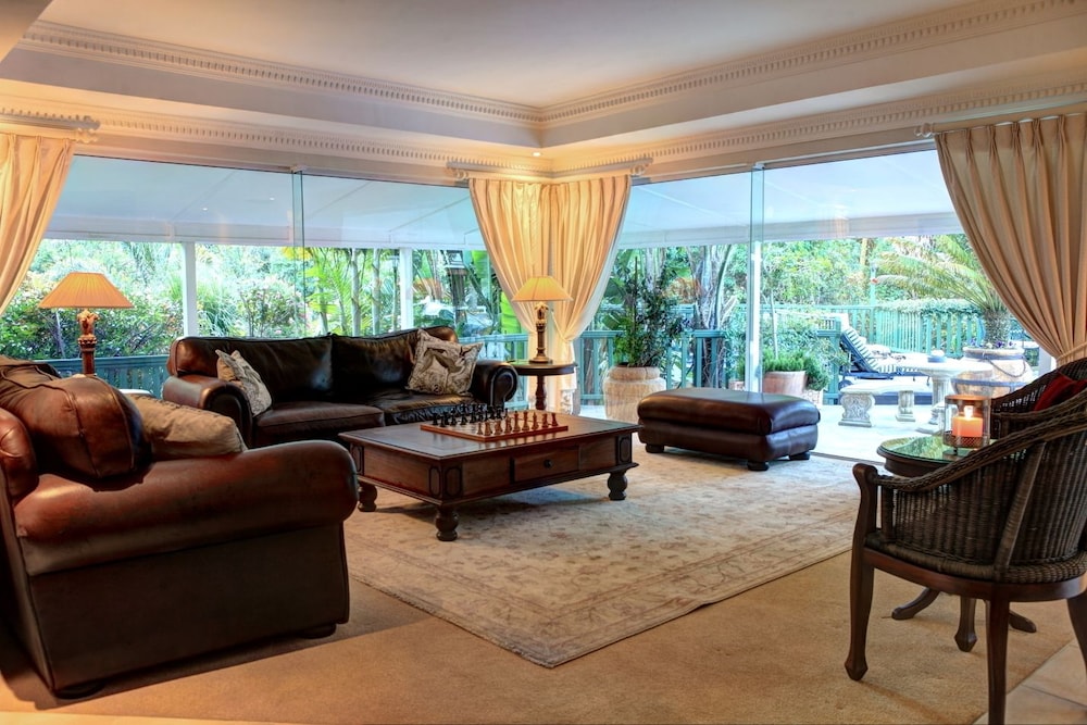 Cinnamon Boutique view 4