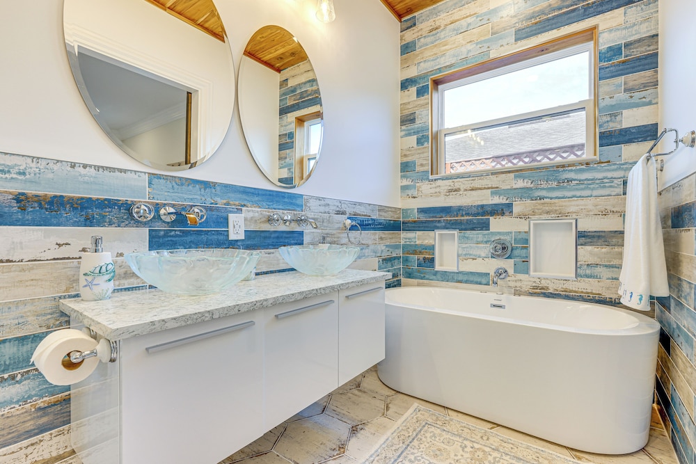 'the Blue Oasis' Jax Beach Gem w/ Coastal Charm!