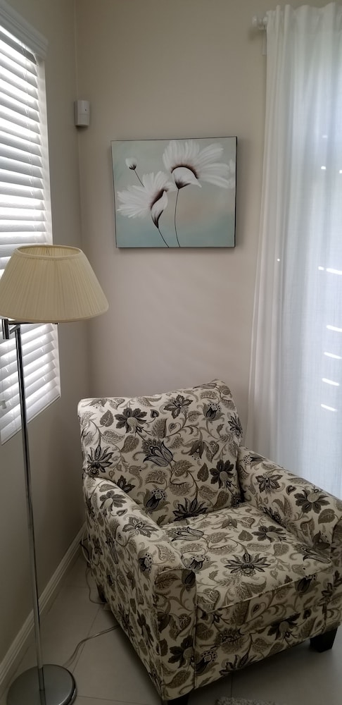 New Kingston Guest Apartment at Eight
