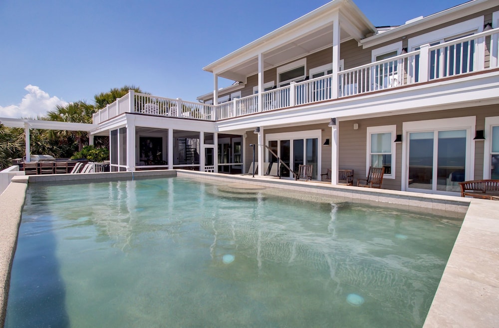114 Ocean Boulevard by Avantstay Beachfront Infinity Pool Basketball Court Recently Renovated