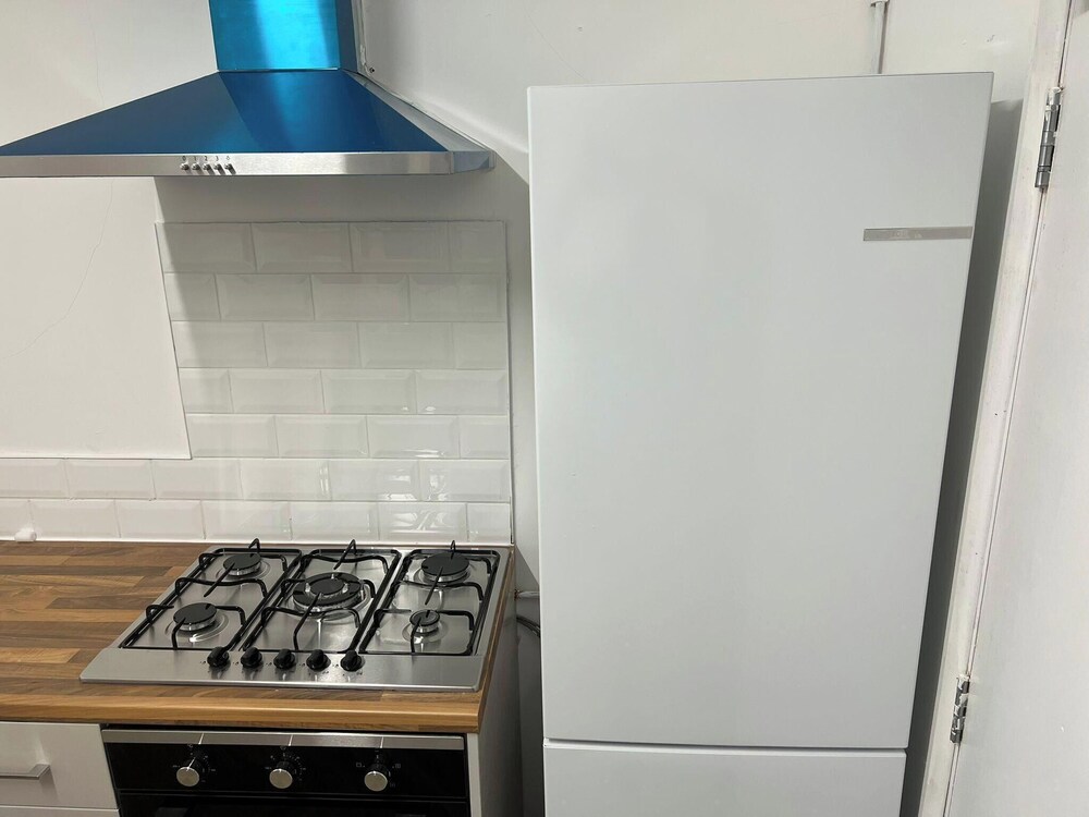 5 Bedroom Cosy Bloxwich Stay - Wifi & Free Parking
