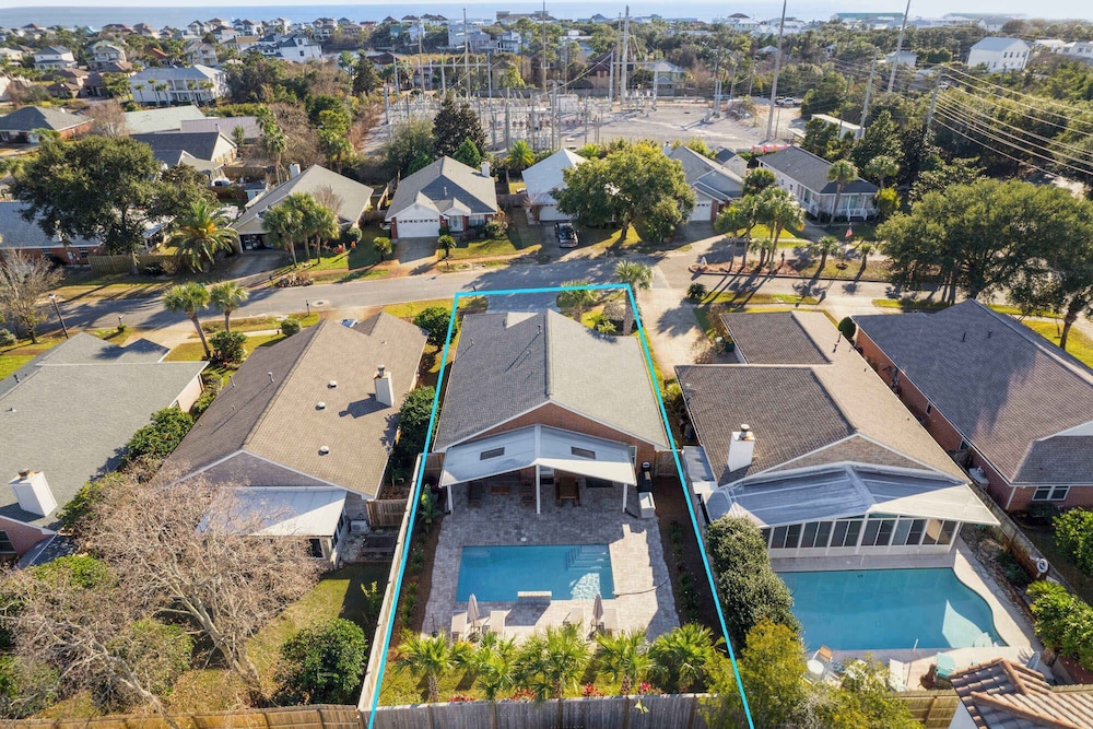 Golf Cart & Private Pool!