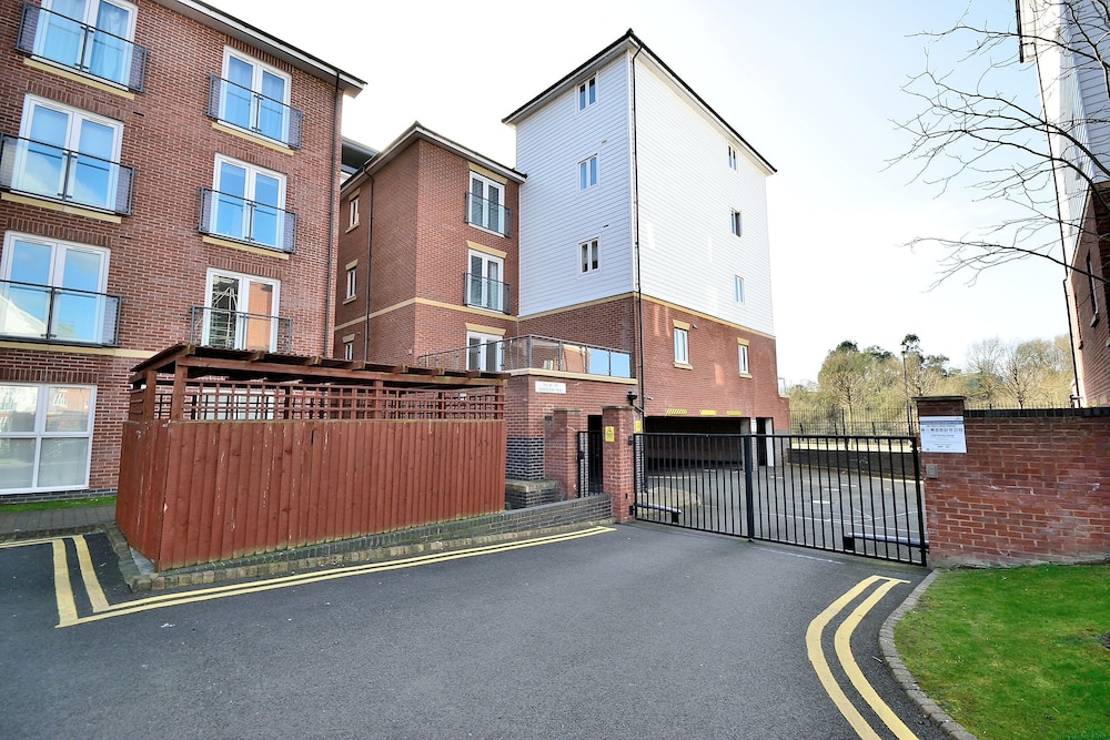 Racecourse Serviced Apartments