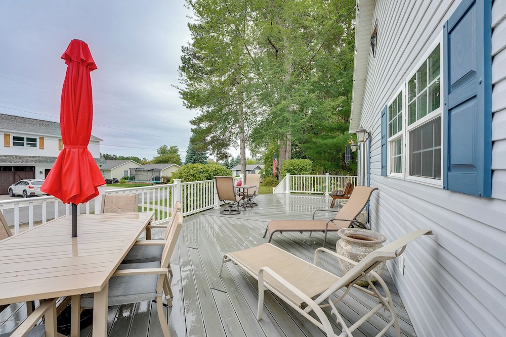 1 Mi to Silver Lake Sand Dunes: Family Gem w/ Yard