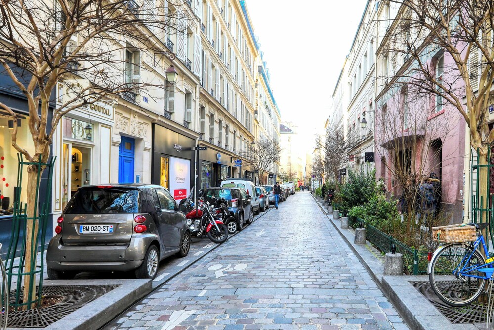 1624 Pavée