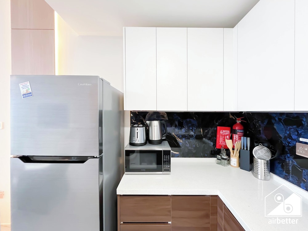 Jewelz Luxury 2BR Balcony, Pool & Garden Views