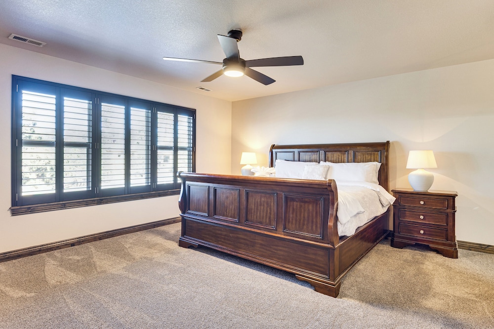 Hot Tub & Games Galore! Colorado Springs Retreat