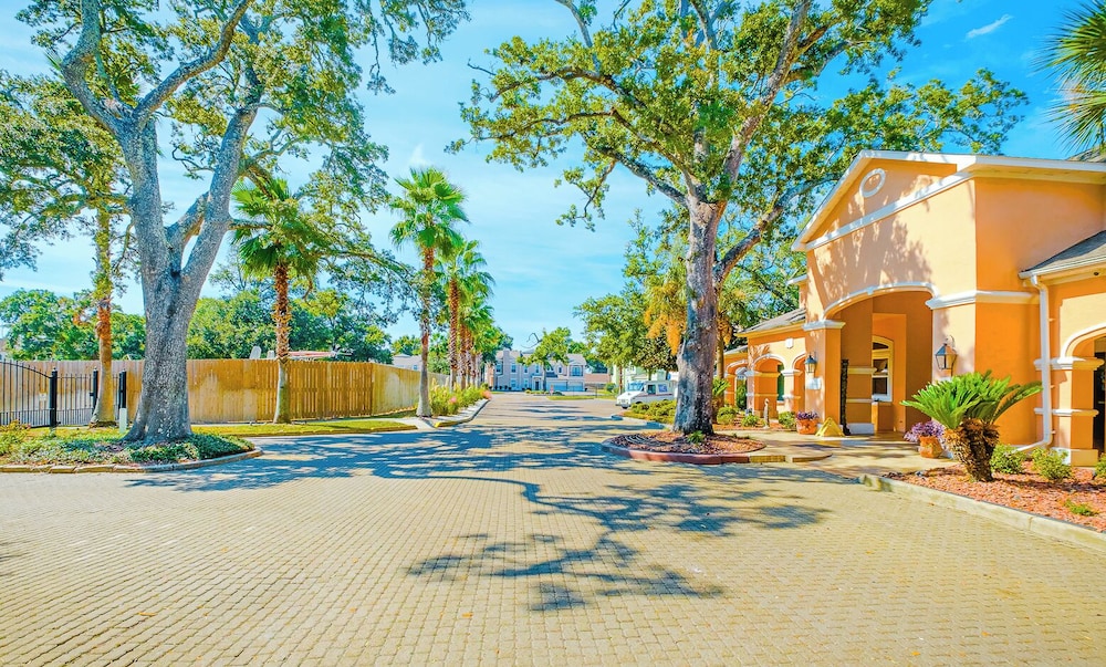 Hotel Villas at Legacy - Image 1