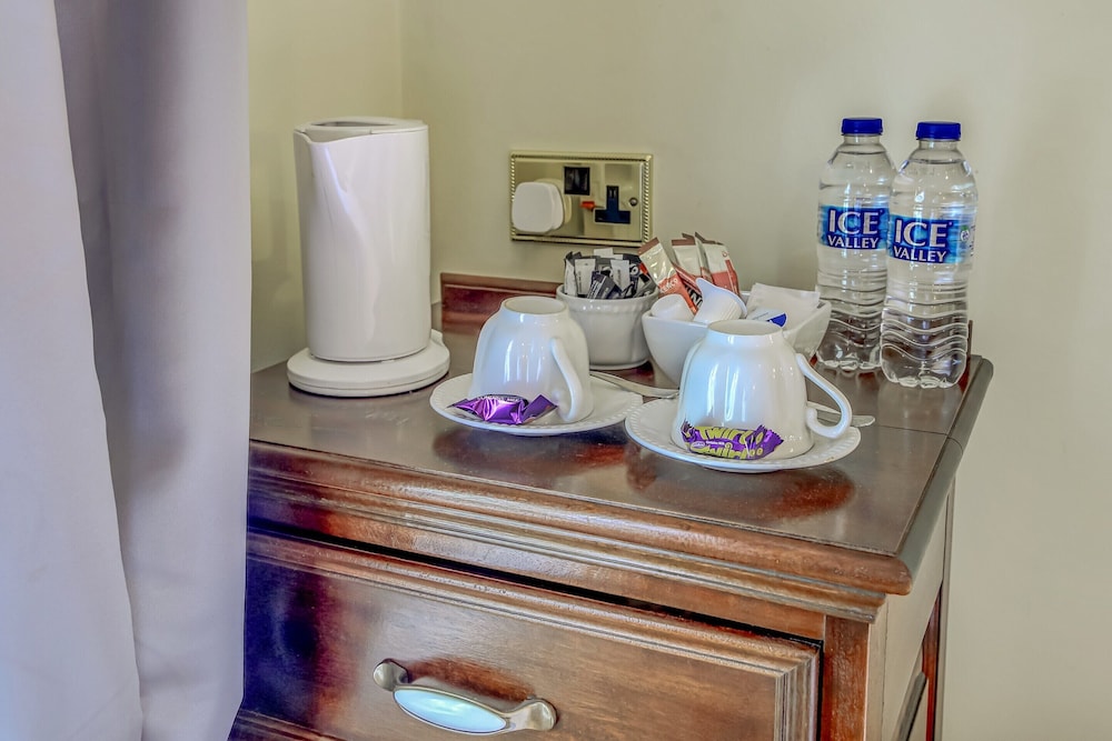 OYO Avenue House