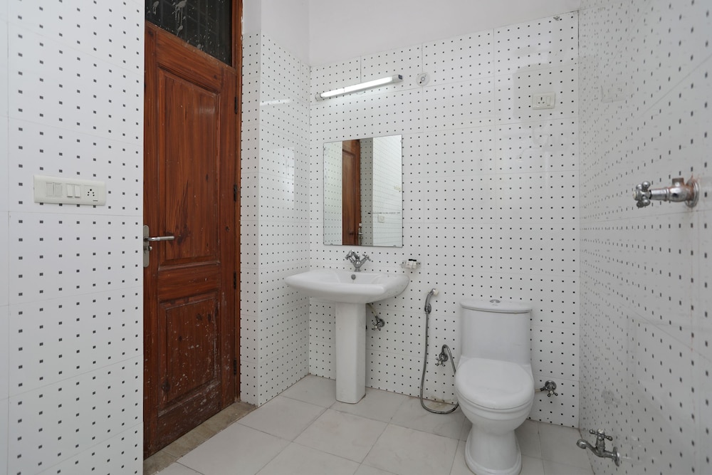 OYO 12502 City Hotel