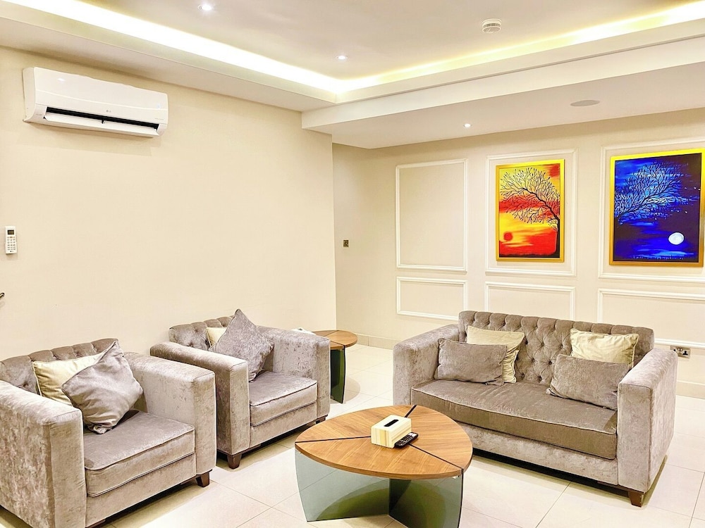 Urban Edge Comfort Apartment