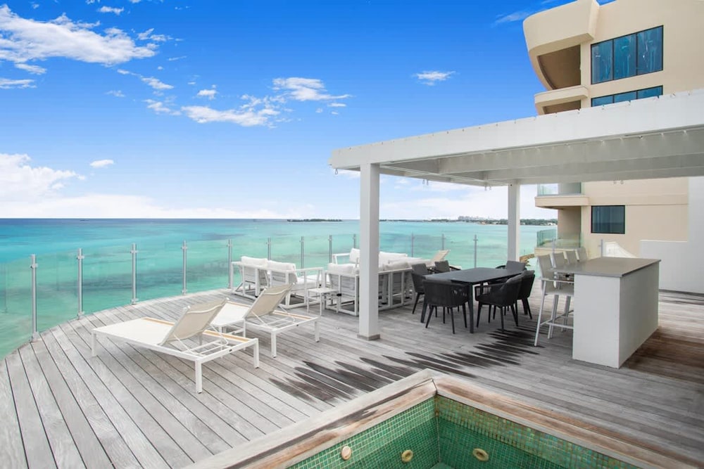 Oceanfront Penthouse and Patio at ONE Cable Beach