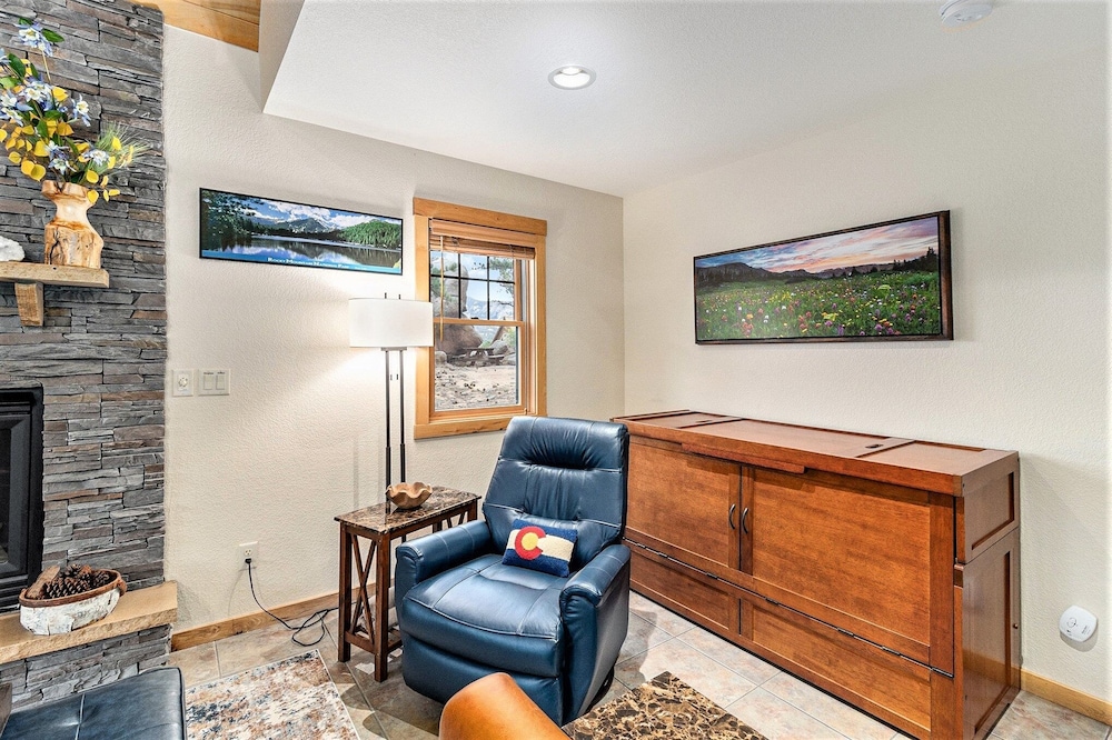 Solitude Beaver #3 - Estes Park 2 Bedroom Condo by RedAwning