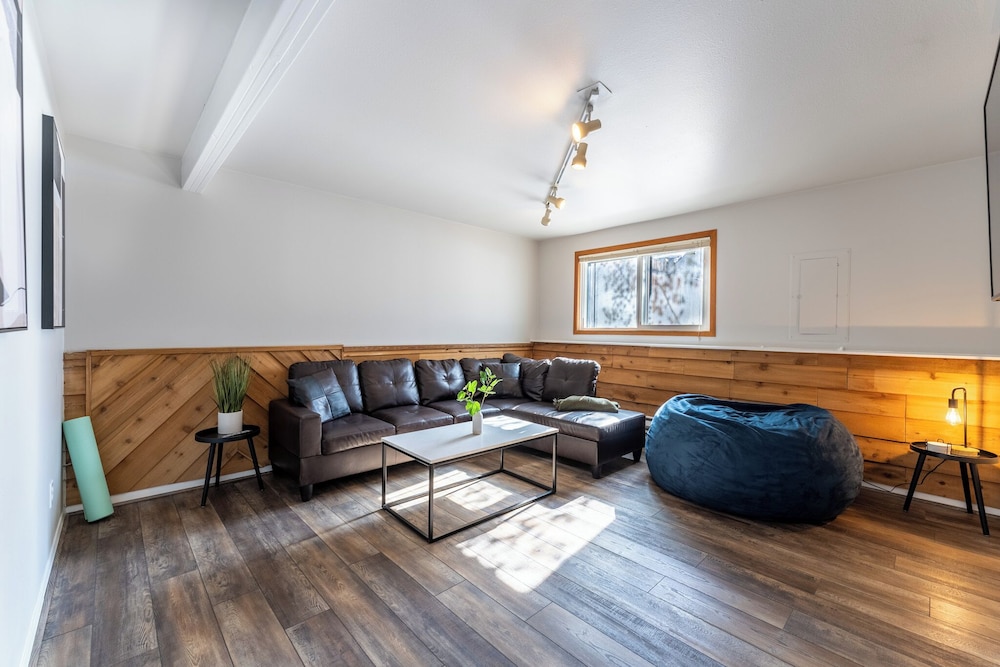 345 Rainbow Court