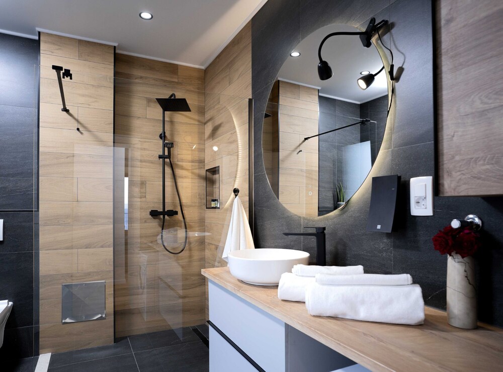 Sunlit Shores Beach Villa With Pool, Gym and Sauna