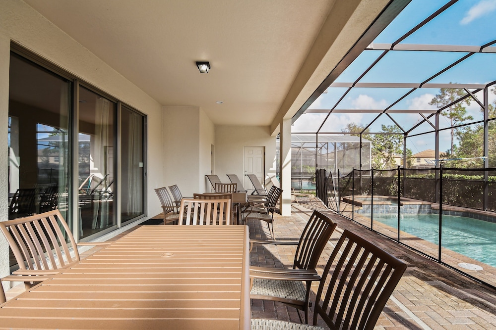 Ultimate 8BR Family Fun in Resort Near Disney!