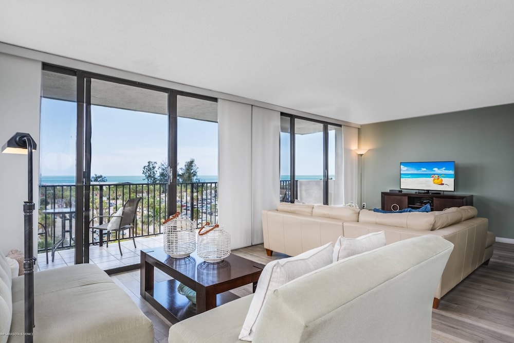 Our House at the Beach W-tower 5th Floor view 4