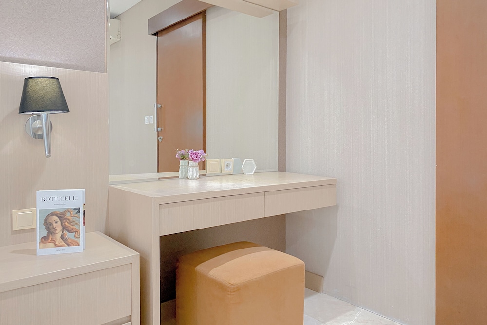 Spacious And Comfy 1Br At L'Avenue Pancoran Apartment