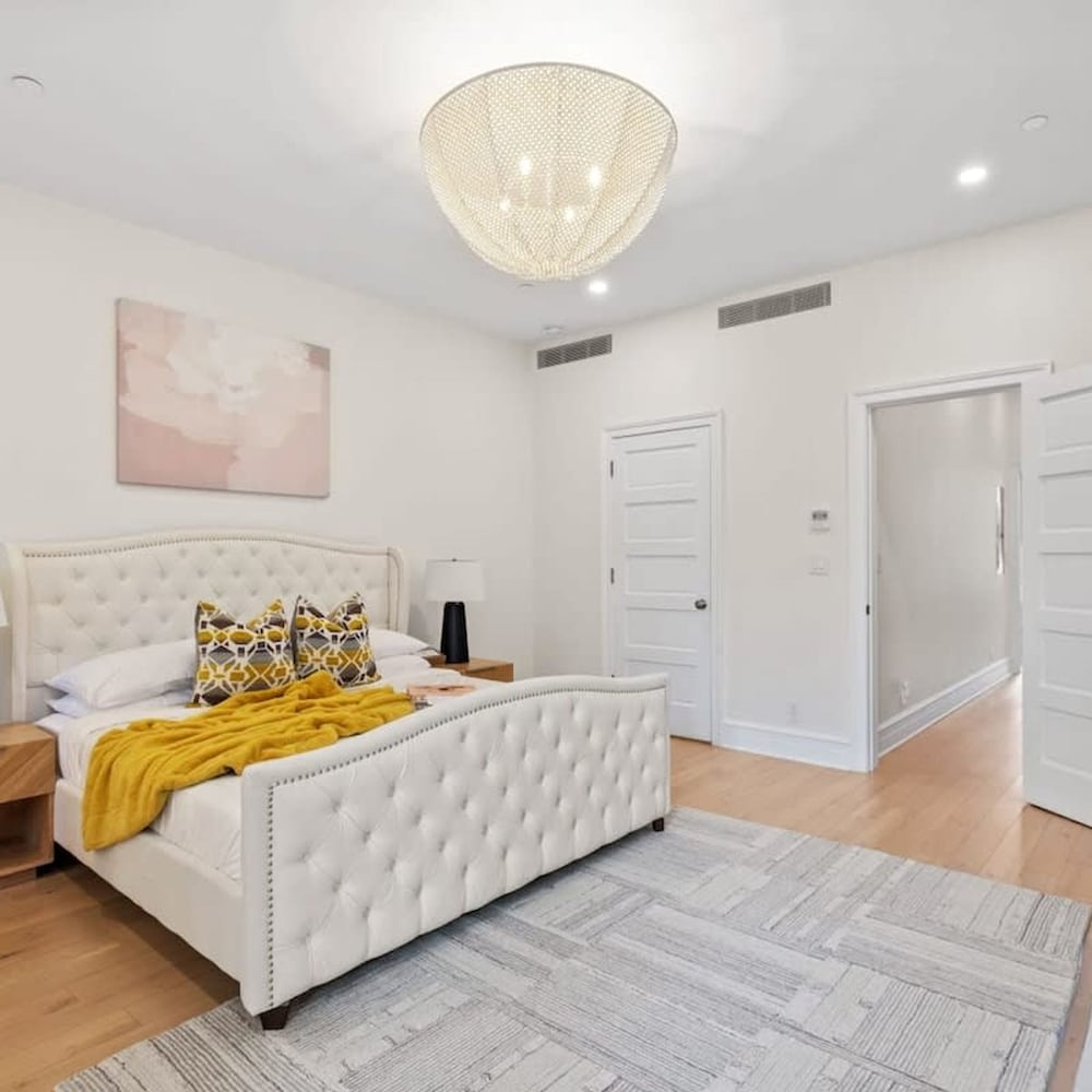 Riverside by Rove Travel 7BR Modern Townhouse