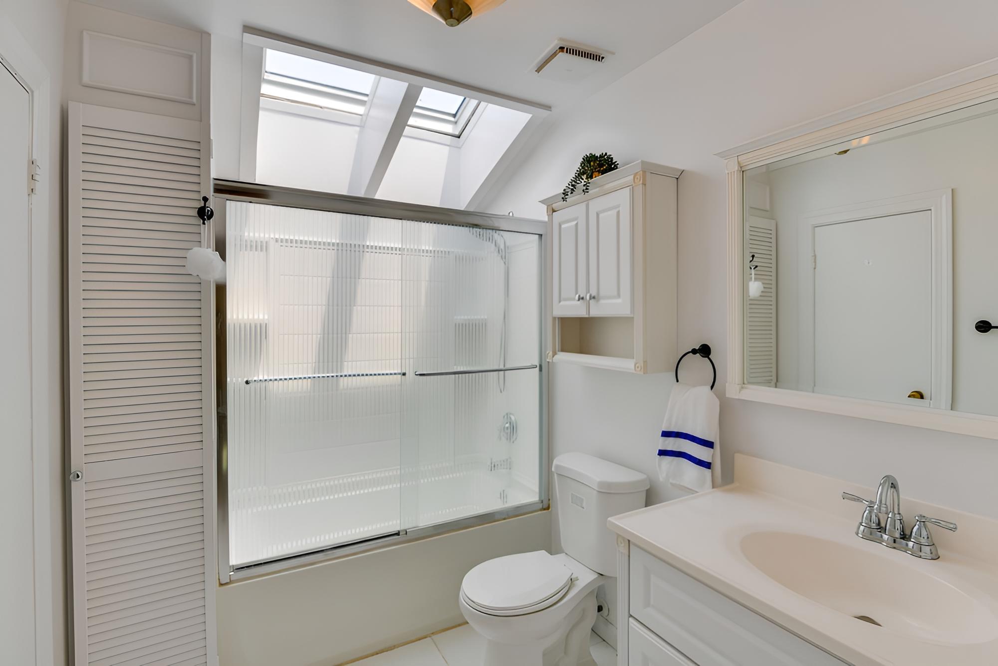 Medford Home w/ Pool, Near Golf Courses! view 4