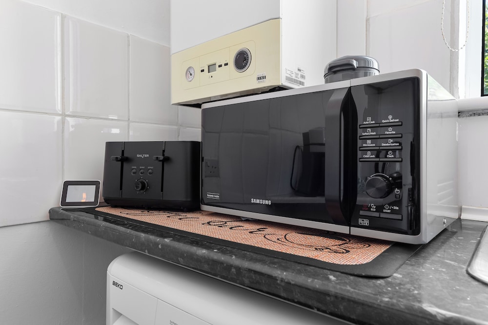 Charming London Apartment Near City Center