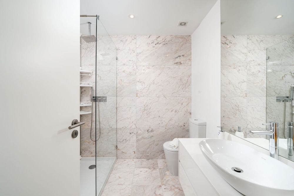 Lagos Modern 1 With Pool by Homing