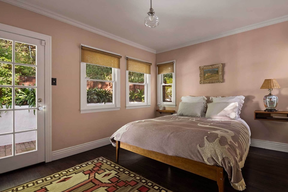 Hollywood Hideaway by Boutique