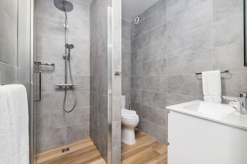 Serene Designer Gem Walk to Beach Strip Pool