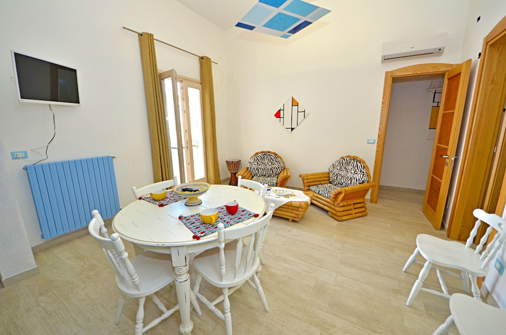 Casa Mondrian - Camere con Bagno e Piscina Privata