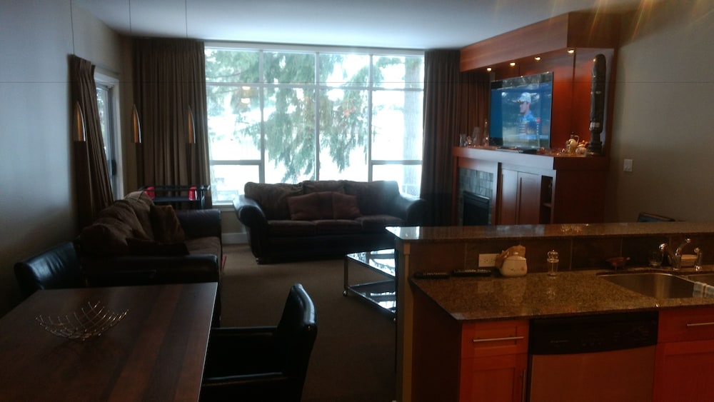 Parksville Vacations - Park Sands Beach Resort - Property Image 2