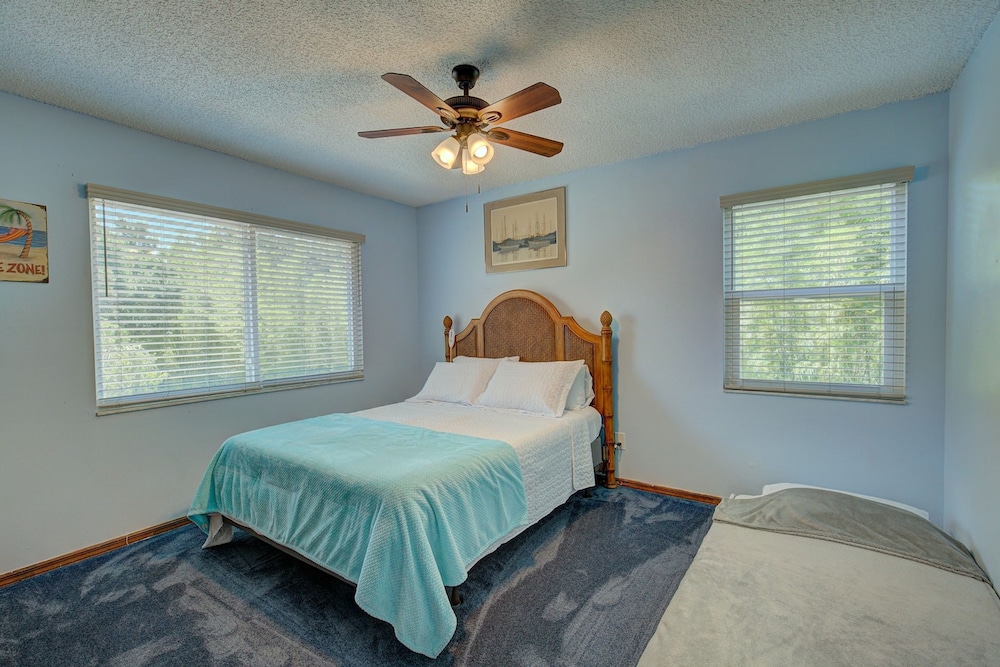 Spacious 4 3 Retreat- Heated Pool-playroom