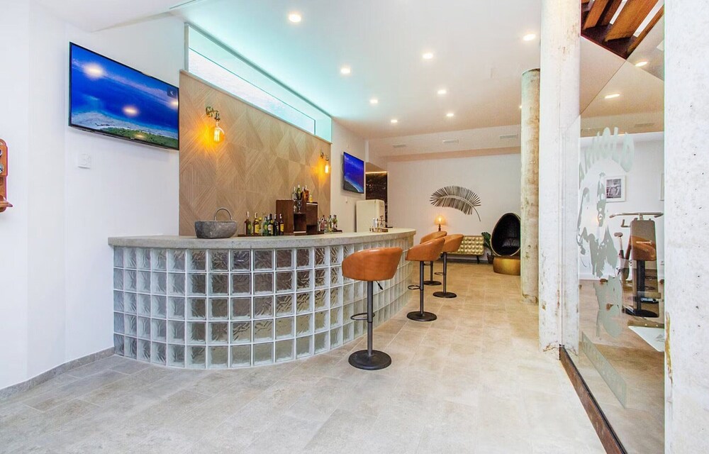 Villa With Salt Water Pool