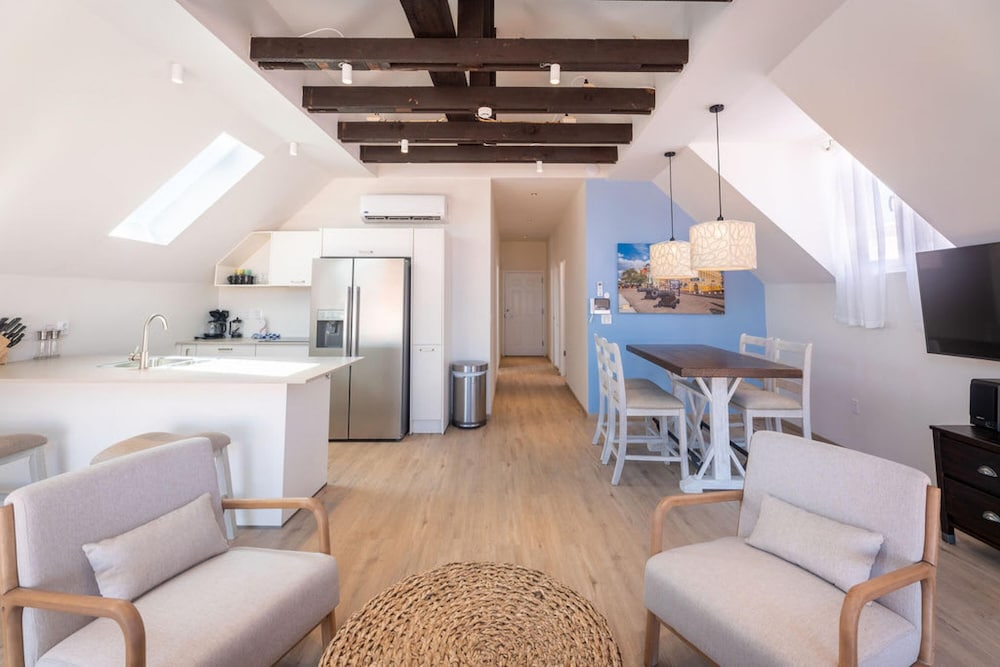 Historic Heartbeat 2BR Townhouse in Central Bliss