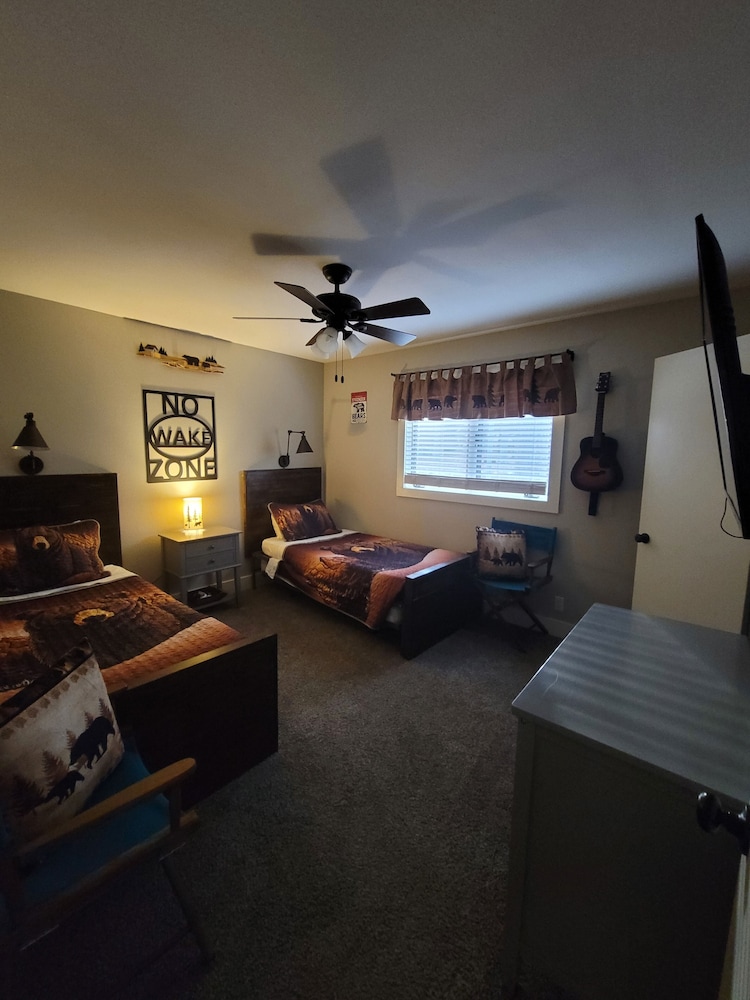 The Bear Den