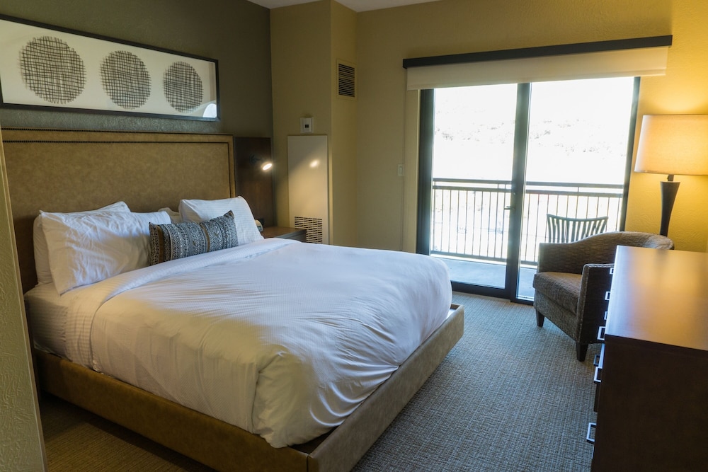 Come Golf or Ski in/out at this best location by RedAwning - Save 20% on 7+ Nights!