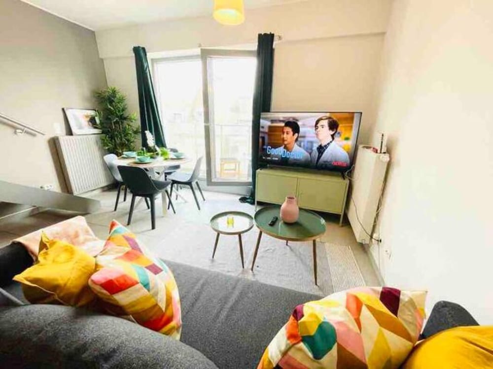 Charming Duplex in Center w. 2 Terraces view 3