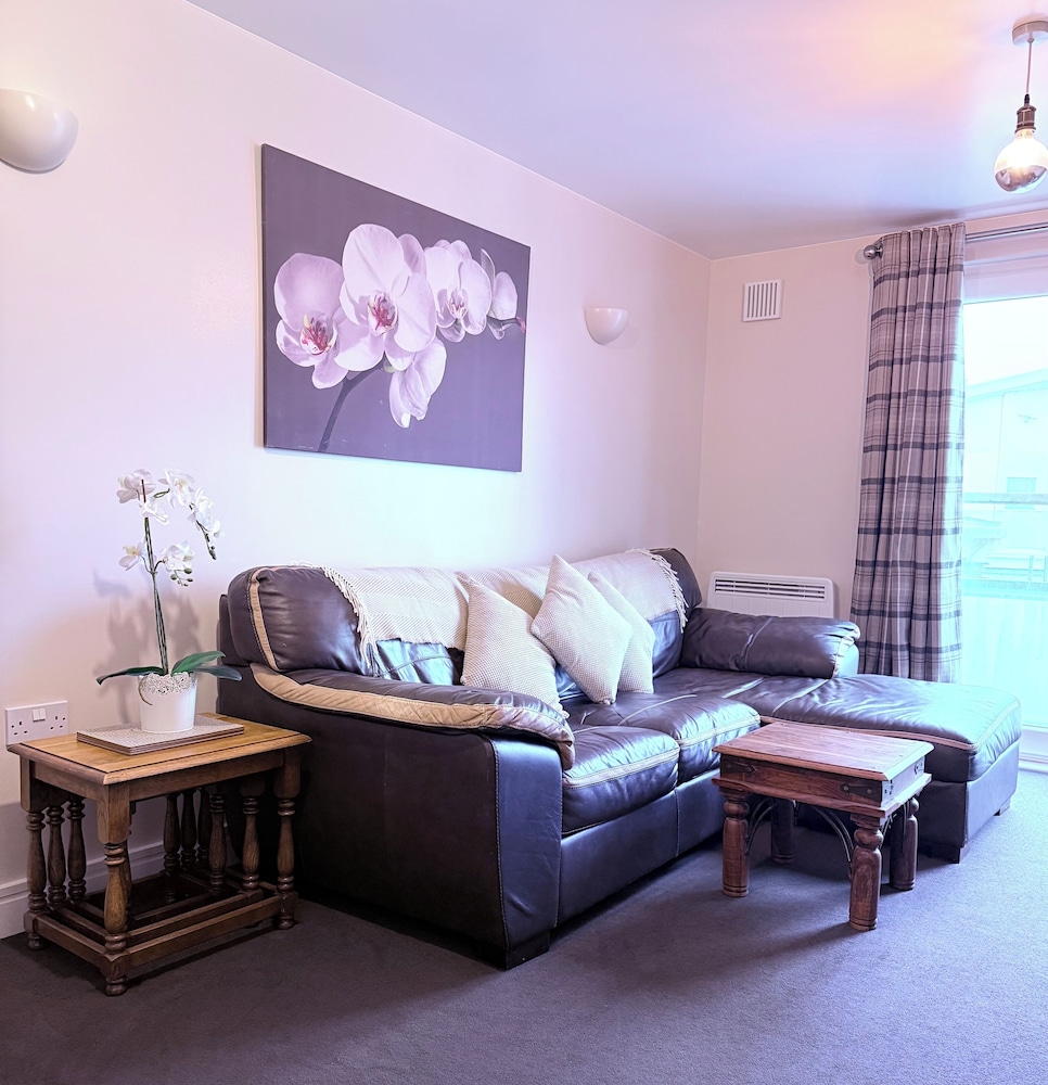 Newly Decorated Studio Apartment -city Centre- Sleeps 2