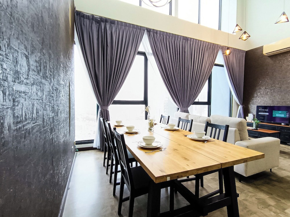 Expressionz Suites by Manhattan Group