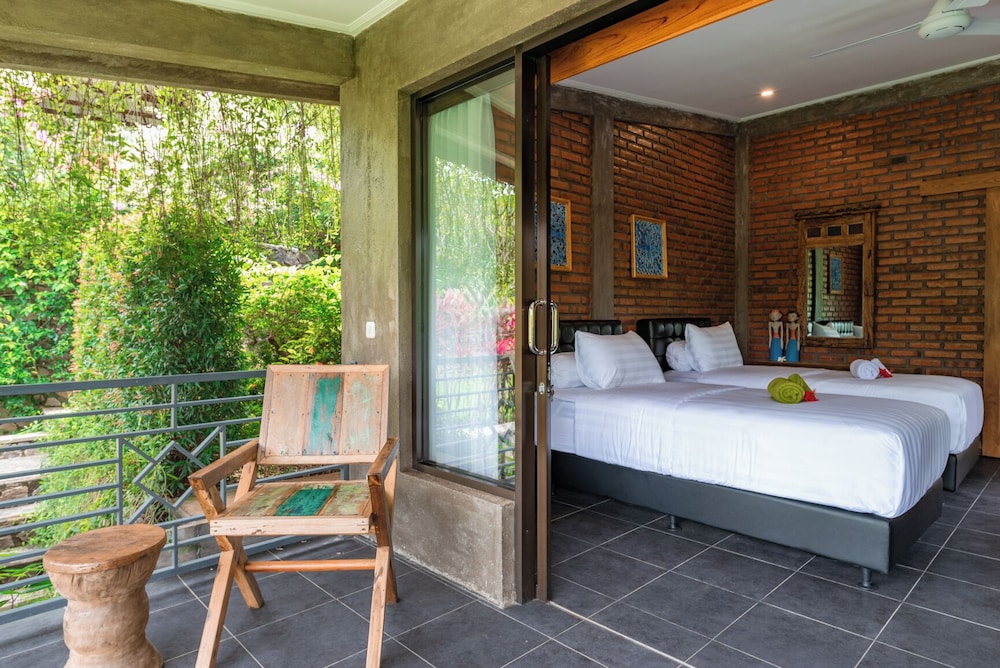 Alamanda Lovina Resort