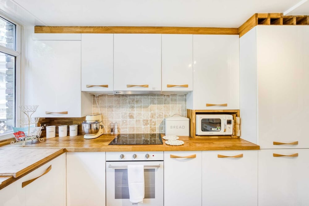 Homely 4 Bedroom House in Brixton