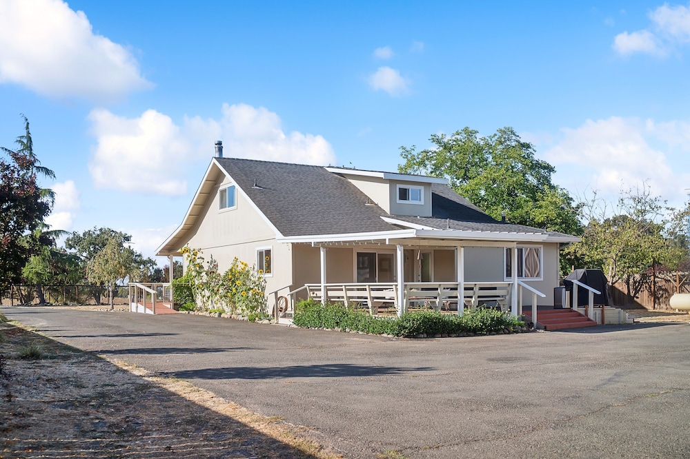 Charming Wine Country Farmhouse W/ Scenic Views 4 Bedroom Home by RedAwning - Property Image 19